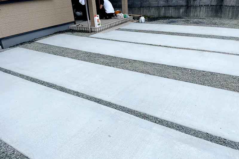 コンクリート舗装の駐車場